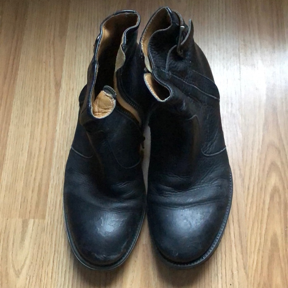 Geox Black boots with side zipper